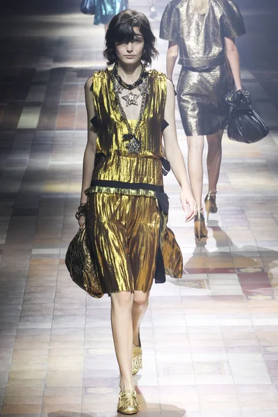 Look 13